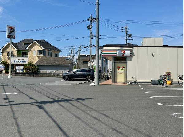 セブンイレブン 徒歩3分(約240m)
