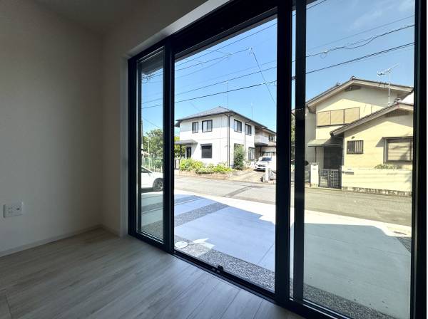 リングから先は開放的な空間