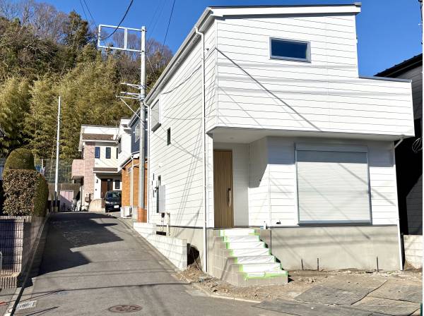 角地の開放感がございます。