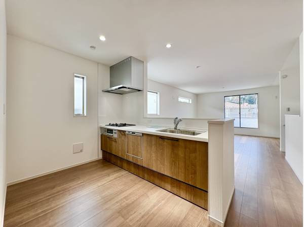 キッチンからリビングが見渡せ、ご家族とのコミュニケーションがスムーズに