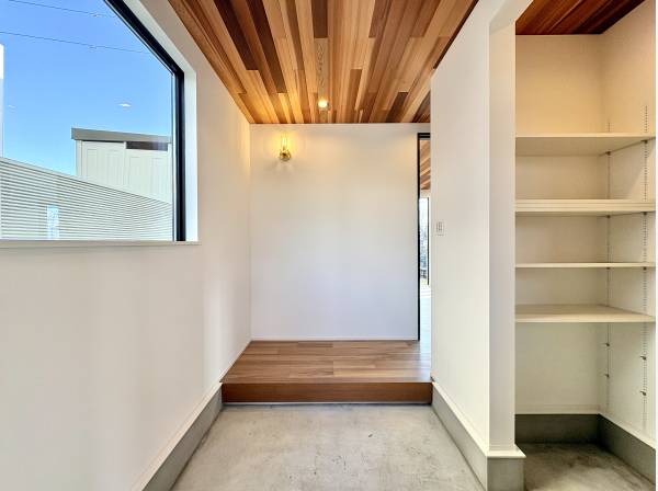 玄関もゆとりのスペース。シューズインクローゼット完備