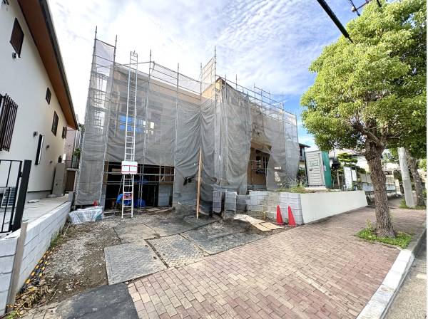 着々と建築が進む現地の様子