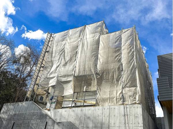 綺麗に整備された道路に囲まれた開発分譲地です