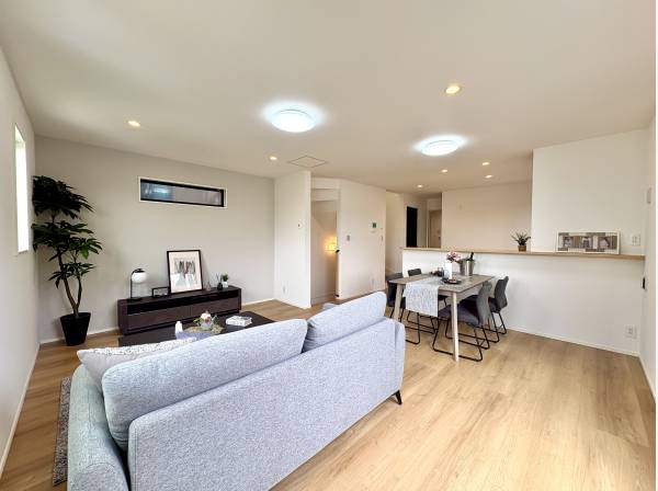 リビングには床暖房付きです。