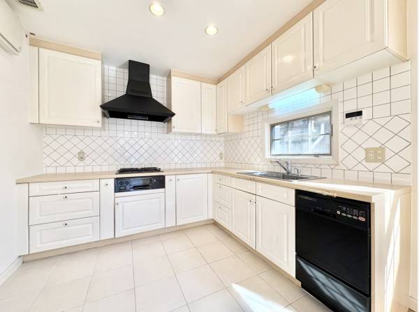 ワイドで使い勝手の良いキッチンスペース