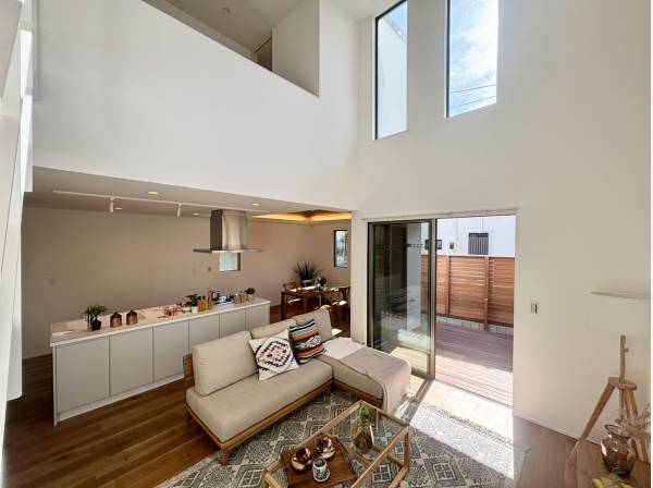 一部勾配天井で開放感のあるLDK