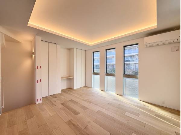 間接照明のやさしい光が団らんの時間を包み込みます