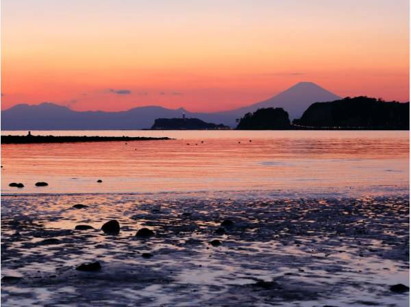 江の島、富士山を望む材木座海岸まで徒歩10分（約800ｍ）