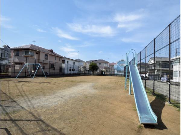 小和田一丁目青少年広場まで徒歩3分（約200m）