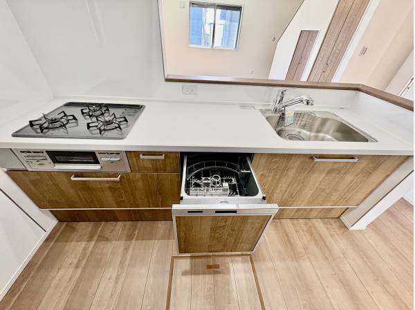 カウンターキッチンには食洗機があります♪