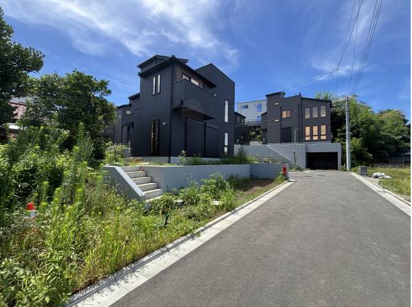 開発道路が新設された美しい全５邸の新築企画