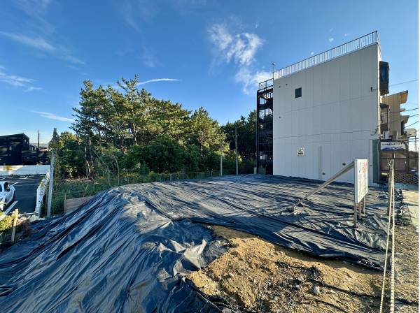 東側は緑豊かですので、借景もお楽しみ頂けます