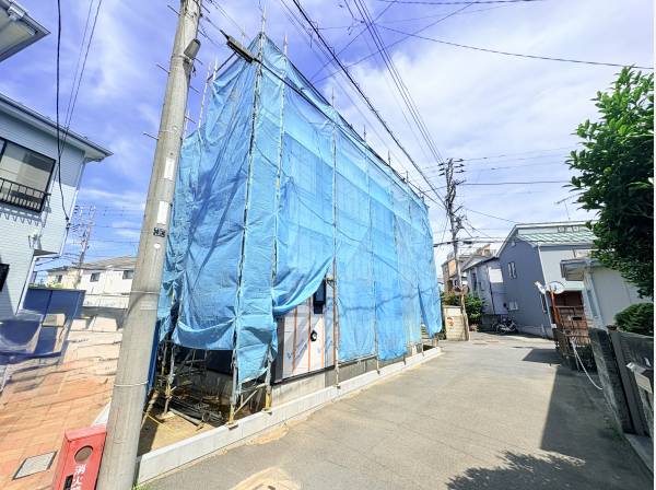 周辺は閑静な住宅街。辻堂駅まで徒歩圏内で利便性と穏やかな環境を両立