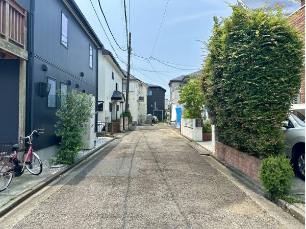 前面道路 幅員約4.7mと広々