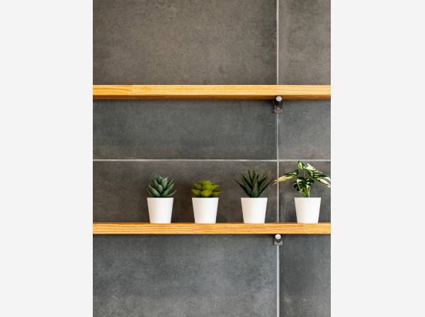 スパイスやお気に入りのカップを飾るのもいいですね