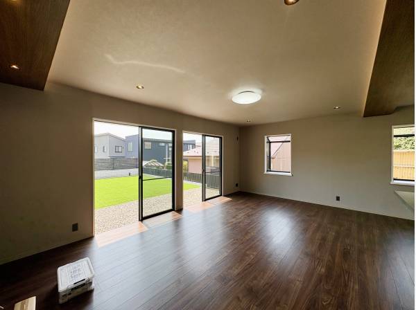 日当たりが良く電動シャッター付き！