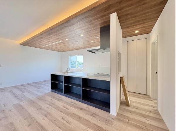 子供たちが元気に走り回る姿が目に浮かぶ空間です。