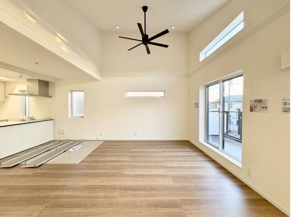 勾配天井で開放感あるLDK