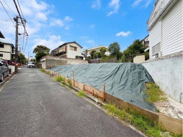 南道路に面しているため日当たり良好です