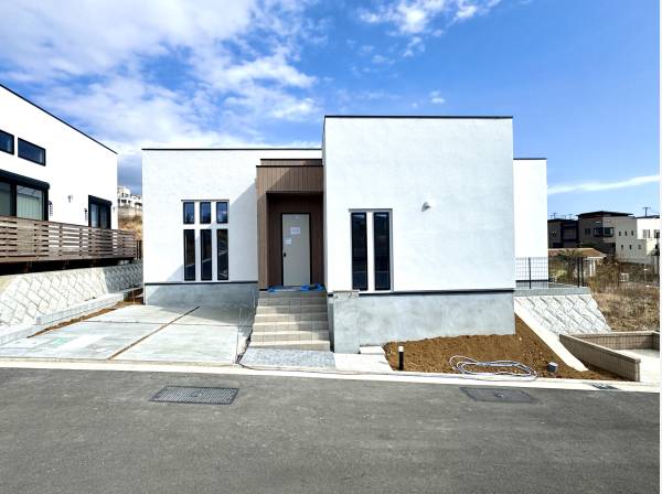 スクエア型のホテルライクなエクステリア