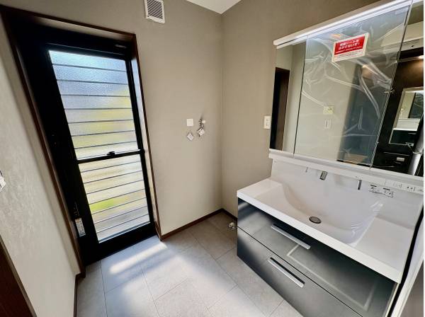 勝手口を見るとテンションが上がるのは私だけでしょうか？(笑)