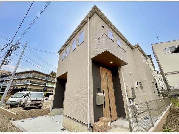 やさしい色合いの外観