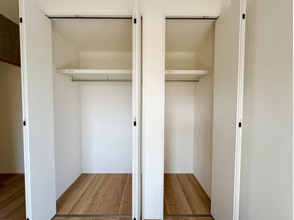 各居室には収納もしっかりと完備！