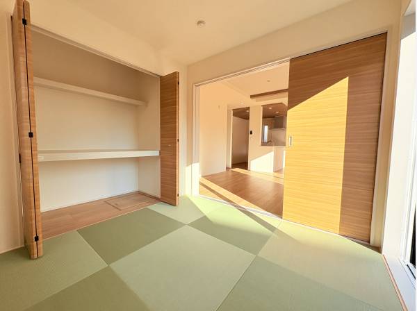 1階LDKに繋がる畳スペース