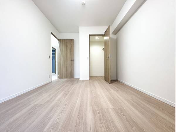 ウォークインクローゼットを備えた洋室