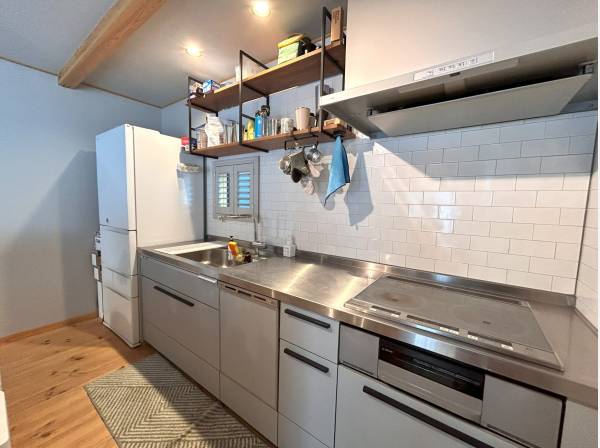 キッチン窓にはお洒落なオーダーブラインド