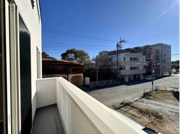 2階バルコニー/南東角地のような開放感がございます