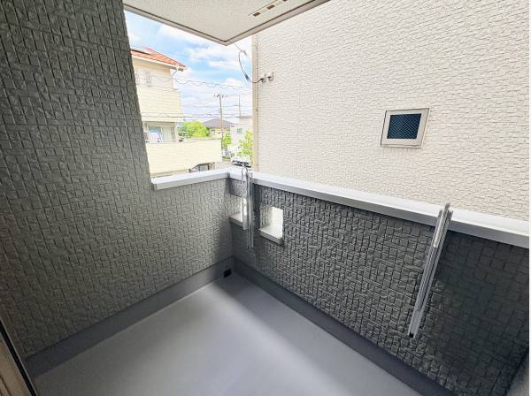 周囲の視線を遮る設計のインナーバルコニーで、お洗濯の際も安心です