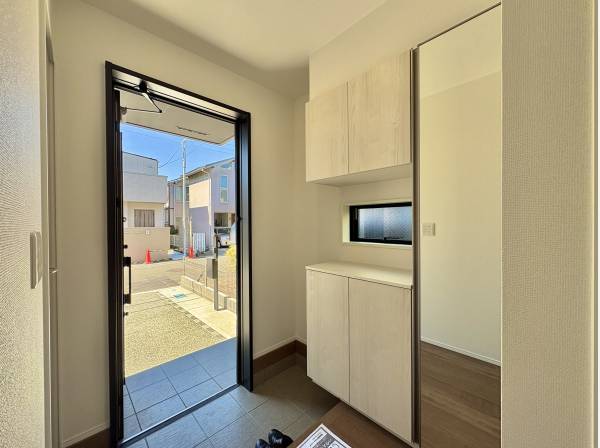 収納豊富な玄関収納です