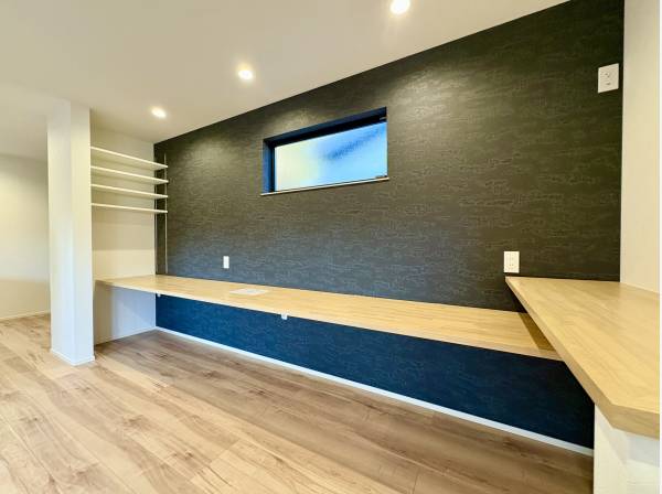 大きなカウンタースペースはワークスペースにも便利