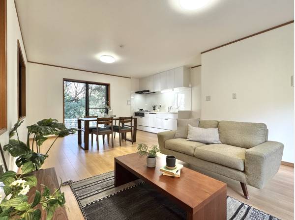 ダイニング・リビング・森がひと続き。空間がのびるLDK。