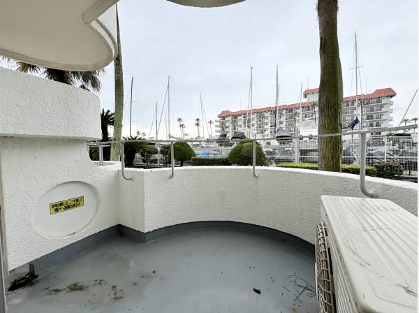 洗濯物もたくさん干せるバルコニー