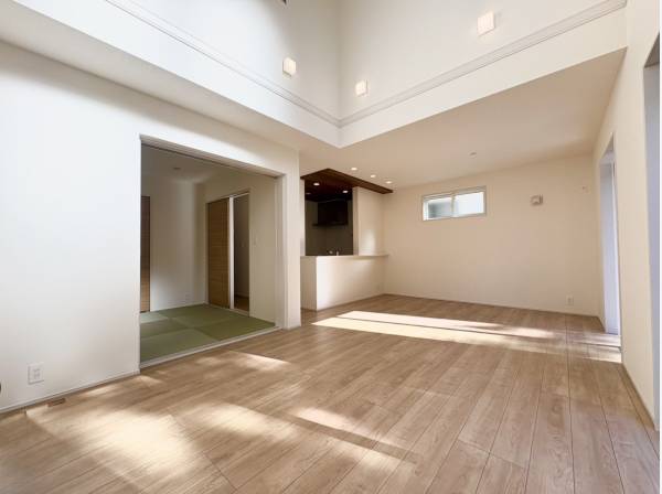 吹抜天井で開放感のあるLDK