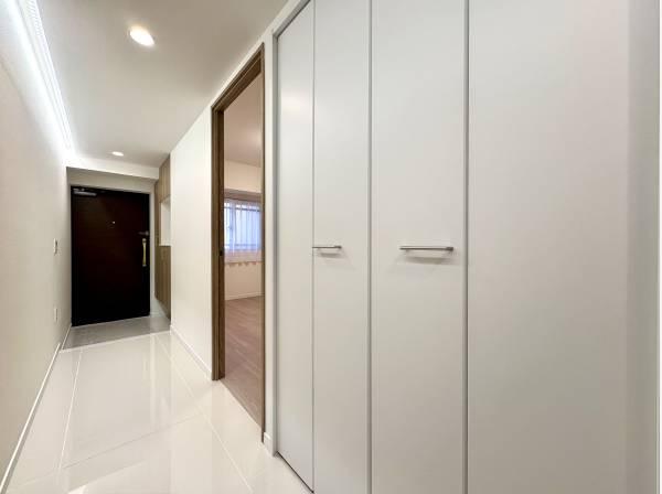 玄関スペースは収納たっぷりです。