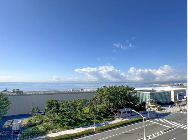 空気の澄んだ日には富士山も望めるロケーション