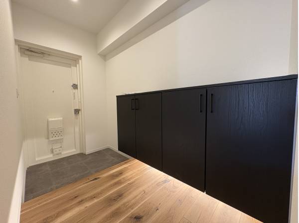 玄関ホールも収納付き