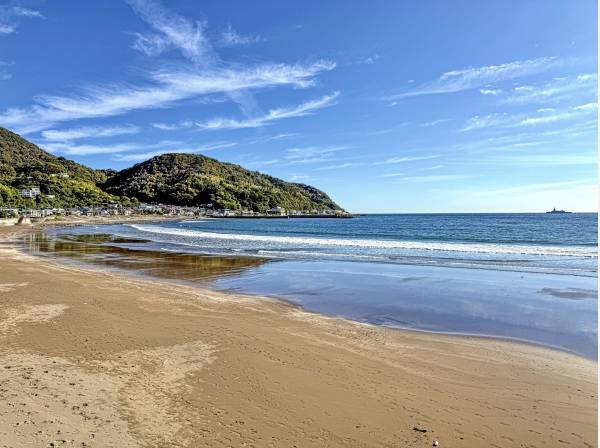 美しい宇佐美海岸までお車で3分ほど（約1.5ｋｍ）