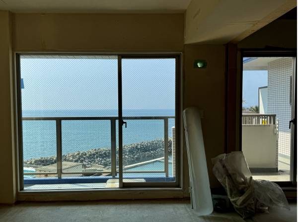 リビング正面に海