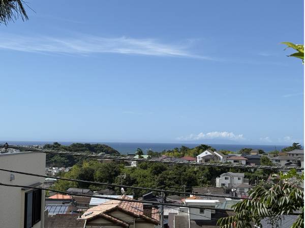 ２階や屋上レベルから開放感のある海景色が待っています(約100ｍ)