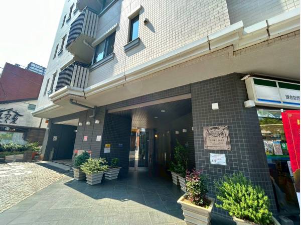 高級感ただよう上品なマンションエントランス