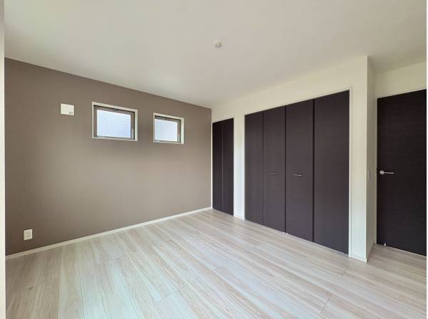 効率よく採光を取る窓を設置