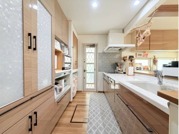 収納たっぷりで使い勝手の良さそうなキッチンです♪