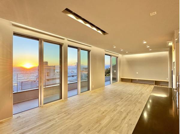 窓からの景色が「絵画」となるよう設計された邸宅です