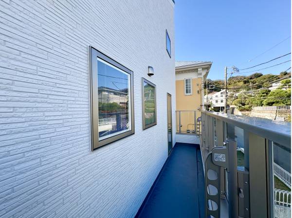 勝手口をでると、洗濯動線が整うセカンドバルコニー