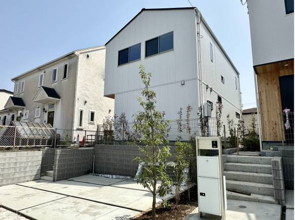 白を基調としたスタイリッシュデザイン住宅です！