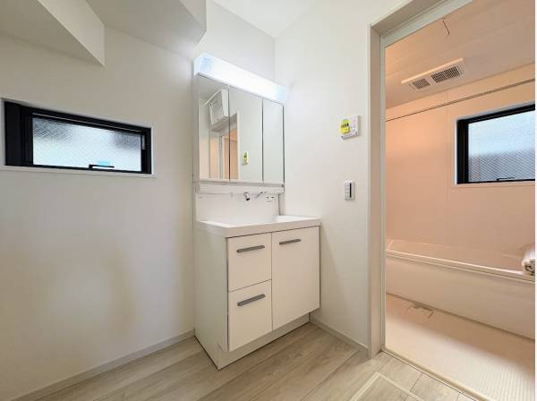 清潔感あるデザインのサニタリールーム